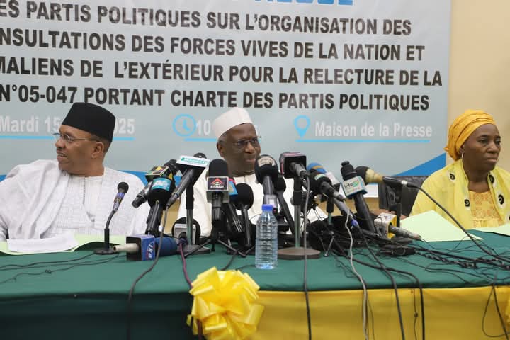 Menaces dans leur essence : Les partis politiques se réveillent enfin de leur profond sommeil